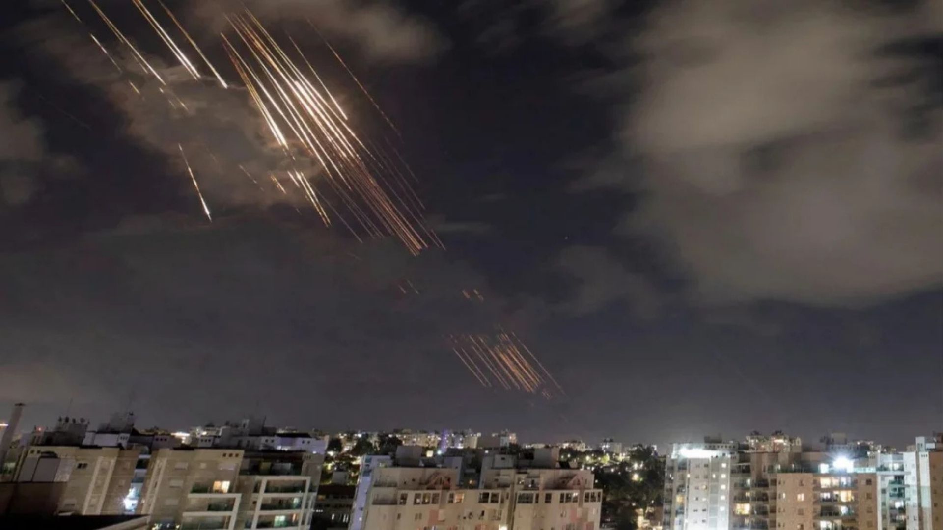 ইসরায়েলের অস্ত্র উৎপাদন স্থাপনায় ইরানের হামলা