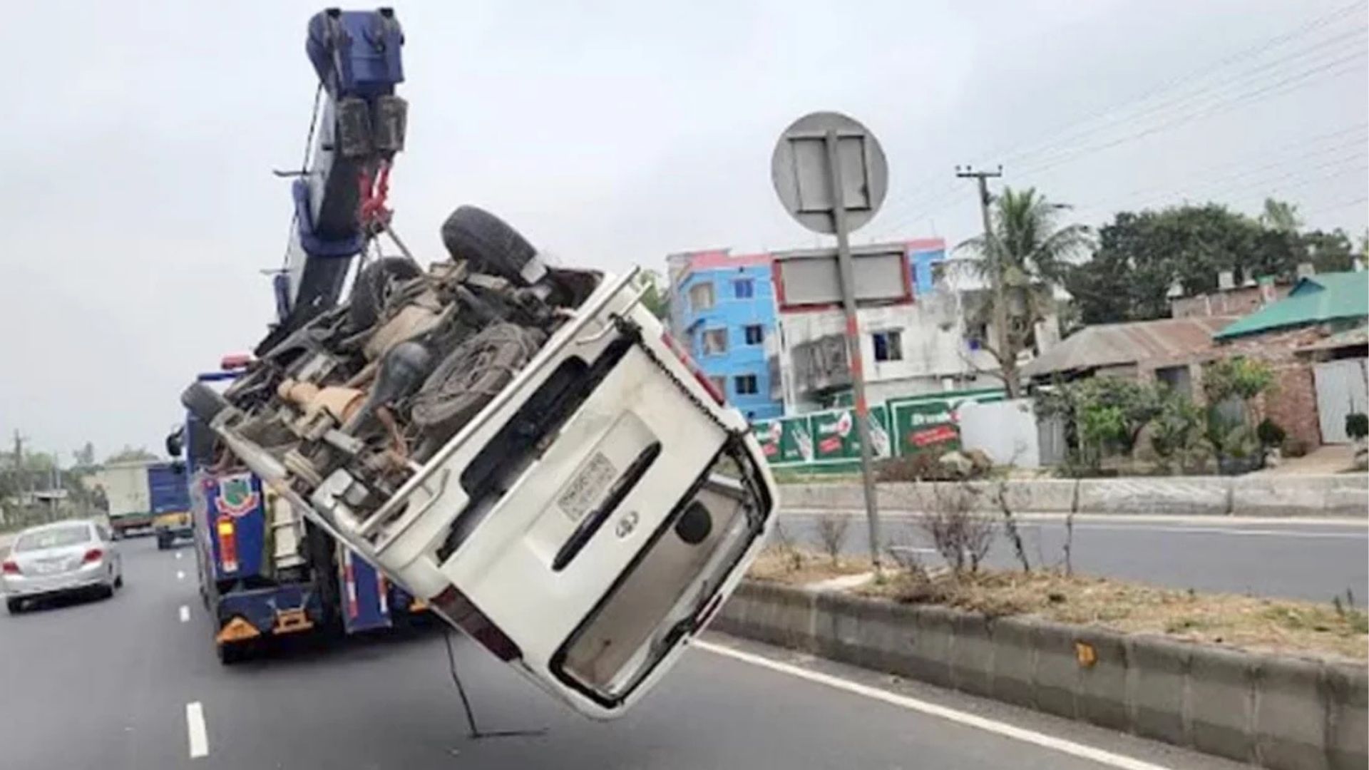 বগুড়ায় মাইক্রোবাসের সিলিন্ডার বিস্ফোরণে চালকসহ নিহত ৩