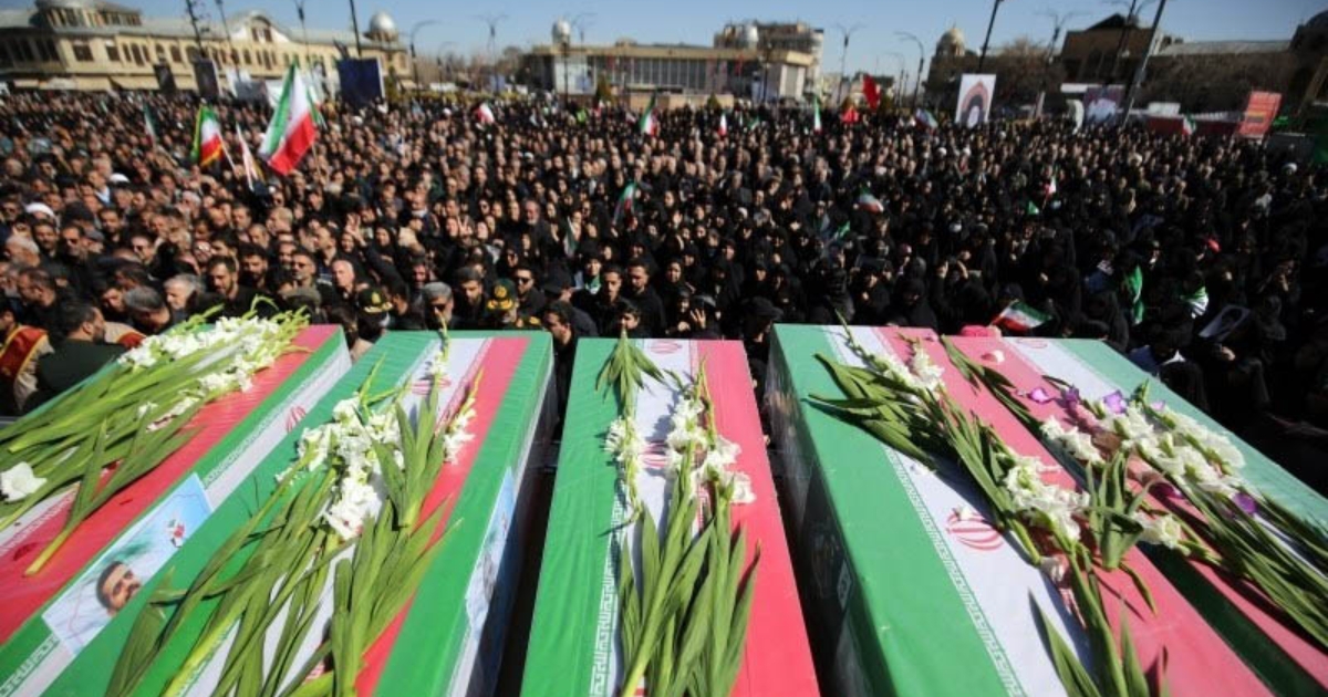 লারিজানি, বাসিজ প্রধান ও নৌ-সেনাদের জানাজায় হাজার মানুষের ঢল