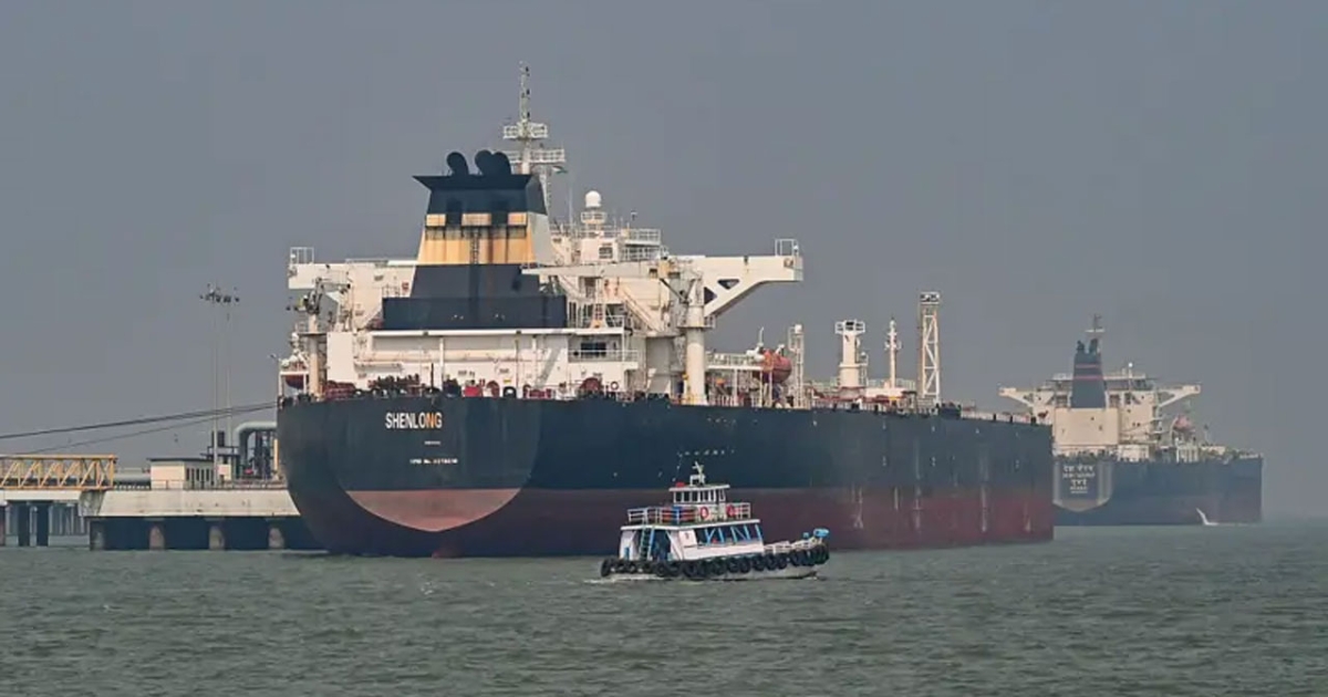 হরমুজ প্রণালিতে টোল, এক জাহাজ থেকেই ২০ লাখ ডলার নিল ইরান