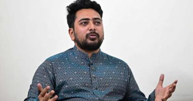 ভেদাভেদ ভুলে ঈদের আনন্দে শামিল হওয়ার আহ্বান নাহিদ ইসলামের