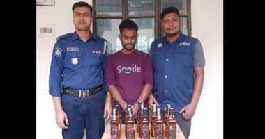 নবীগঞ্জে বিদেশি মদ বিক্রির সময় মাদক ব্যবসায়ী আটক