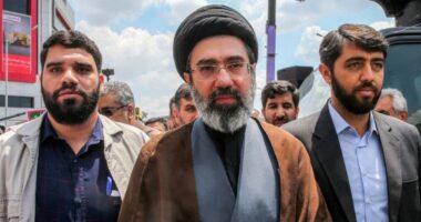 মুসলিম উম্মাহর প্রতি ঈদের শুভেচ্ছা জানালেন মোজতবা খামেনি