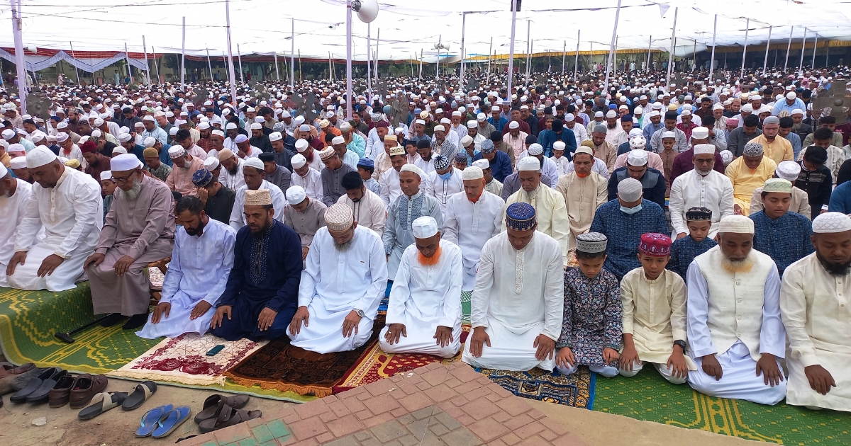 বান্দরবান কেন্দ্রীয় ঈদগাহ ময়দানে পবিত্র ঈদ-উল-ফিতরের ঈদ জামাত অনুষ্ঠিত