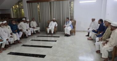 জামায়াত নেতাদের সঙ্গে ঈদের শুভেচ্ছা বিনিময় করেছেন স্বরাষ্ট্রমন্ত্রী