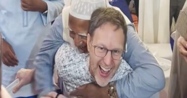 কূটনীতিকদের জাপটে ধরে জামায়াত আমিরের উচ্ছাস