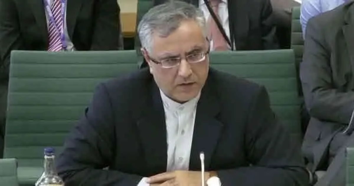 ‘হরমুজ প্রণালি দিয়ে বিদেশি জাহাজ চলাচলে লাগবে ইরানের অনুমতি’