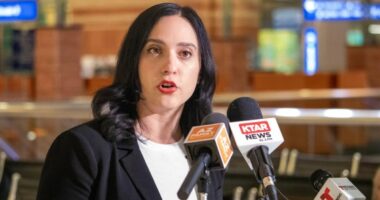 ইরান ইস্যুতে ট্রাম্পকে ‘উন্মত্ত স্বৈরাচার’ বললেন মার্কিন আইনপ্রণেতা