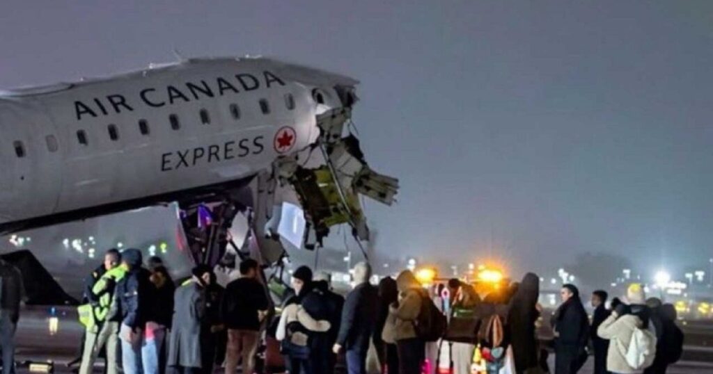 নিউ ইয়র্কের রানওয়েতে আছড়ে পড়লো যাত্রীবাহী উড়োজাহাজ