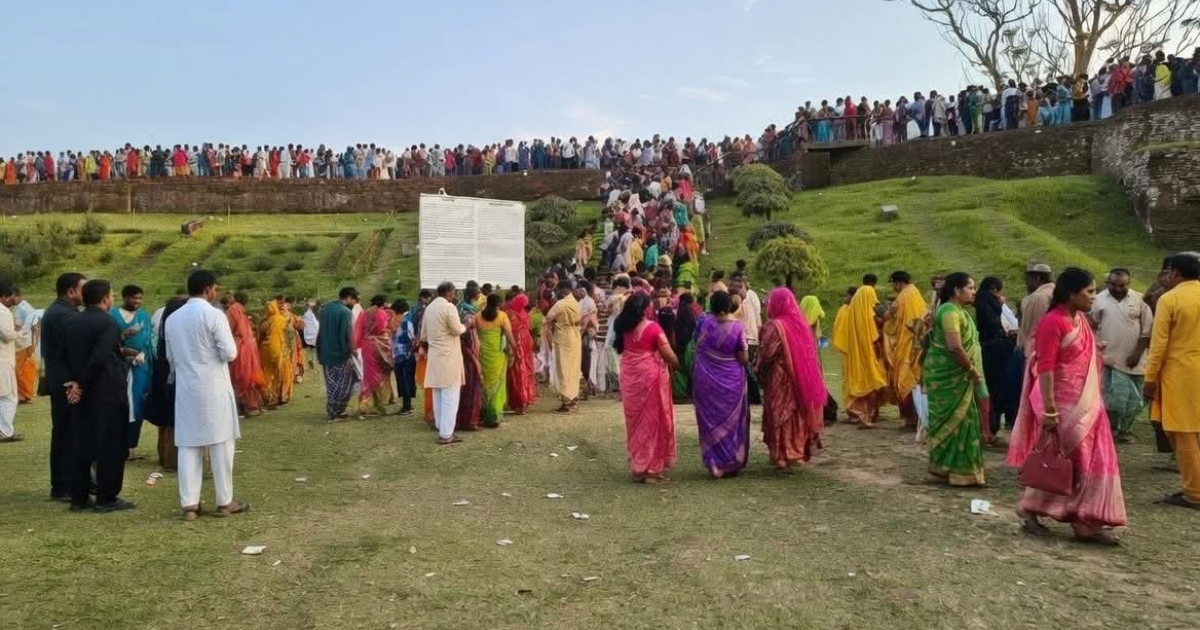 অতীতের সব রেকর্ড ভেঙে ঐতিহাসিক মহাস্থানগড়ে দর্শনার্থীদের ঢল