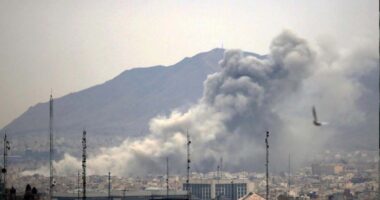 ট্রাম্পের নতুন ফাঁদে আরবরা, যুদ্ধ বন্ধে `দিতে হচ্ছে' ৫ ট্রিলিয়ন ডলার