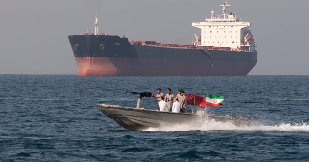 ২০ লাখ ডলারে হরমুজ পার হওয়ার অনুমতি দিচ্ছে ইরান