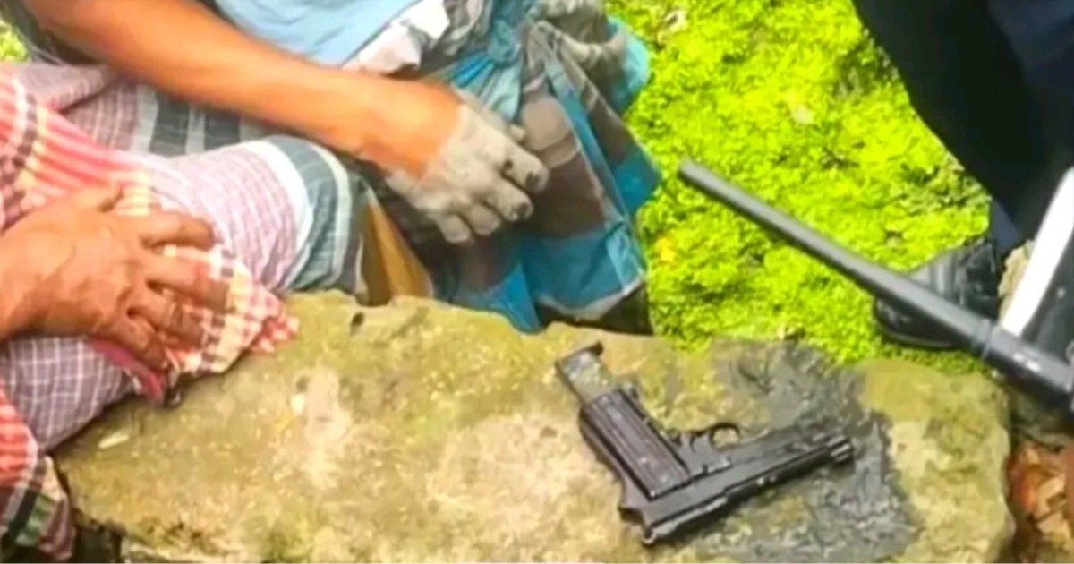 ভোলায় পুকুরের মাছের বদলে জসিমের হাতে উঠল মেড ইন জাপান পিস্তল