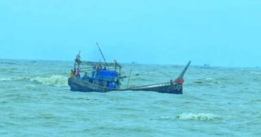 বাউফলে লঞ্চ-ট্রলার সংঘর্ষে নিহত ২ , আহত ২