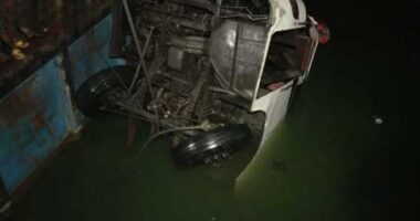 টেনে তোলা হচ্ছে পদ্মায় ডুবে যাওয়া বাসটি, প্রস্তুত ৩ অ্যাম্বুলেন্স