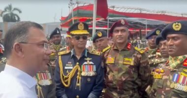 কুচকাওয়াজ শেষে সশস্ত্র বাহিনী সদস্যদের প্রধানমন্ত্রীর শুভেচ্ছা