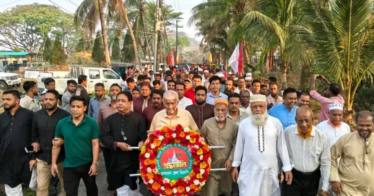 বান্দরবানে স্বাধীনতা দিবস উদযাপন : প্রভাতের প্রথম প্রহরে শহীদদের প্রতি শ্রদ্ধা নিবেদন