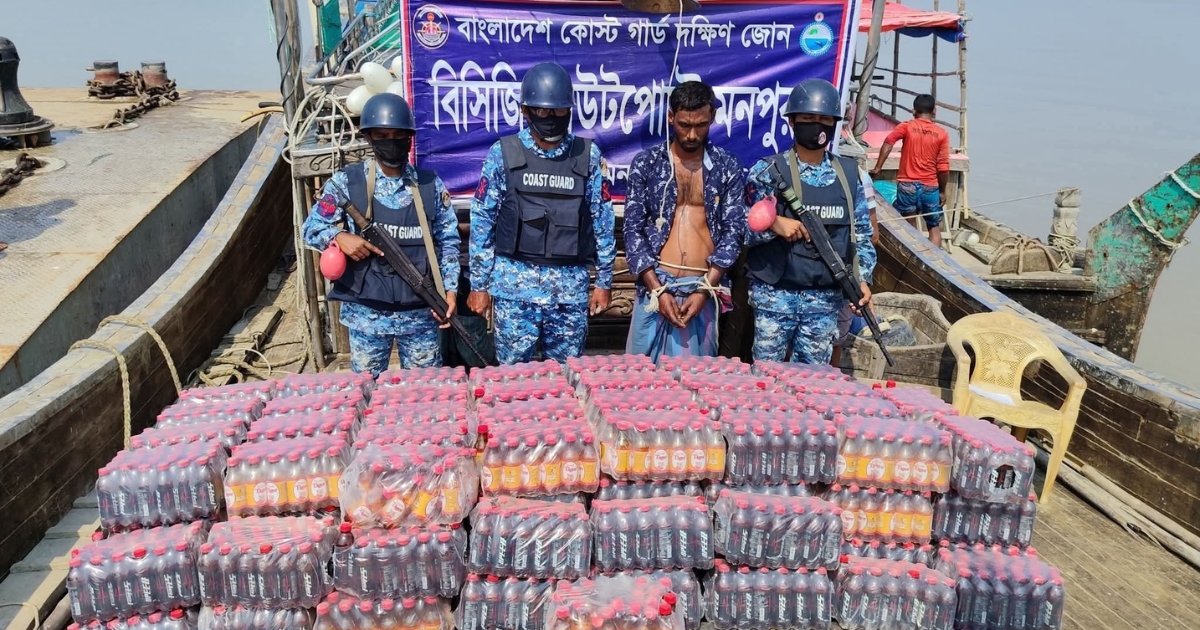 মনপুরায় মায়ানমারে পণ্য পাচারকালে বোটসহ বিপুল পরিমাণ ডিজেল ও মালামাল জব্দ