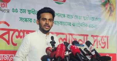 দুই মাসের তেল মজুত থাকার কথা, এক মাসেই  সংকট কেন ? নিশ্চয়ই সরকারের ঘনিষ্ঠ কেউ মজুত করছে : আসিফ মাহমুদ