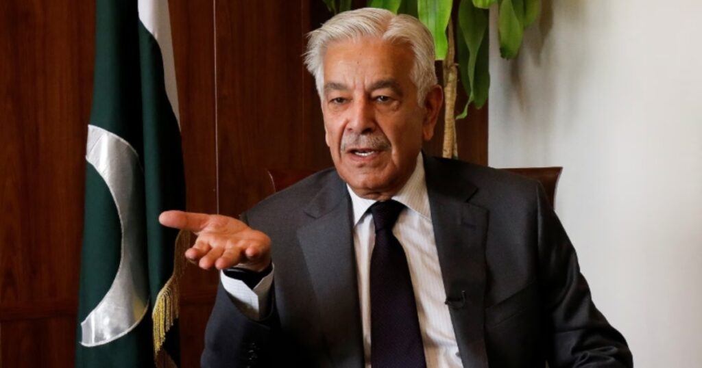 যুক্তরাষ্ট্রের লক্ষ্য এখন হরমুজ প্রণালি উন্মুক্ত করা, অথচ এটি যুদ্ধের আগে খোলাই ছিল : খাজা আসিফ