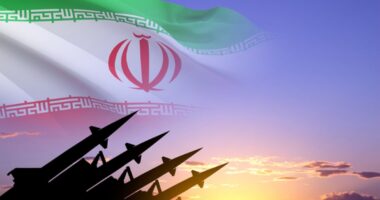 ইরানে পারমাণবিক বোমা তৈরির দাবি ক্রমেই জোরালো হচ্ছে : রয়টার্স