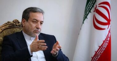 হরমুজ প্রণালীতে ‘শত্রু জাহাজ আটকানো ইরানের আইনি অধিকার’: আব্বাস আরাগচি