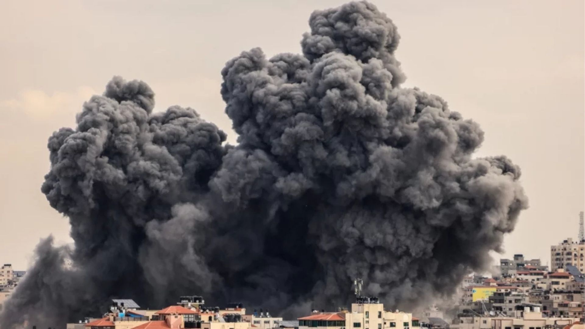 ইরানের হামলায় লণ্ডভণ্ড ইসরায়েল, বাঙ্কার তৈরির অনুদান খুঁজছে সরকার