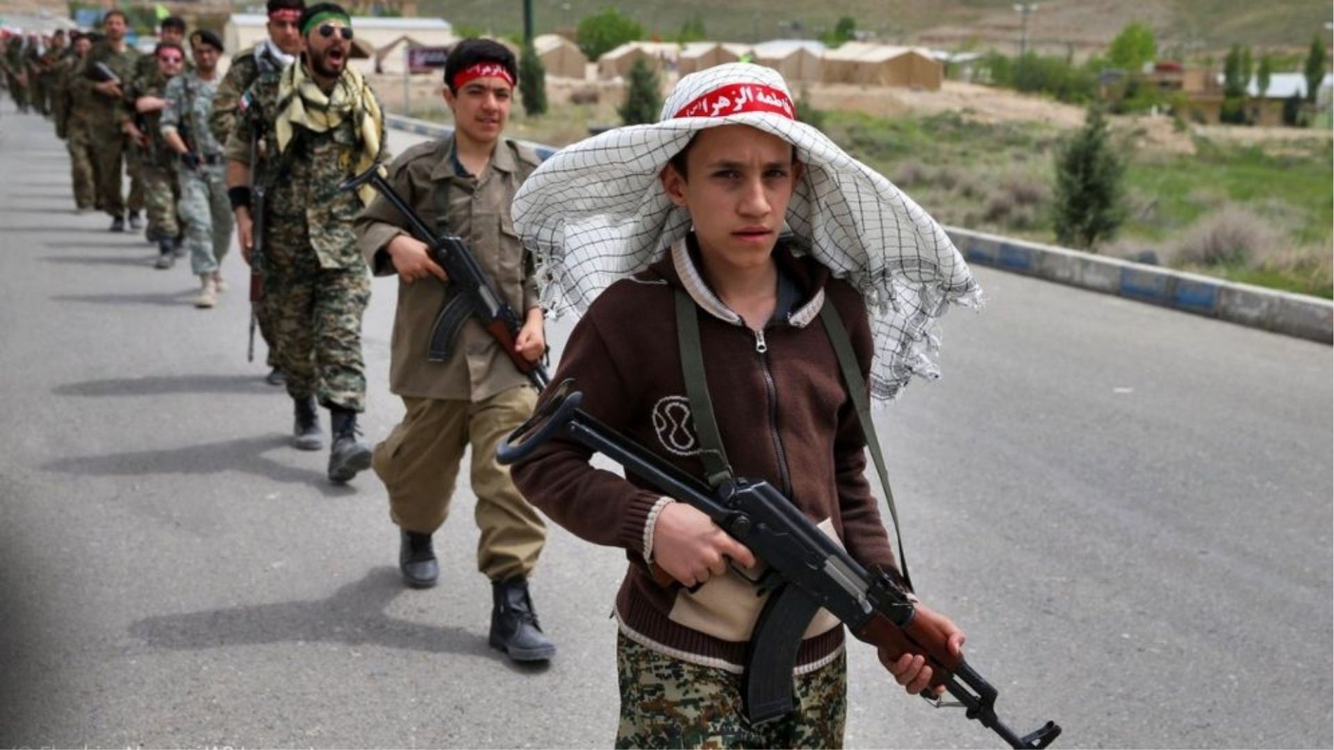 ইরানে যুদ্ধের ময়দানে যোগ দিচ্ছে ১২ বছরের শিশুরা