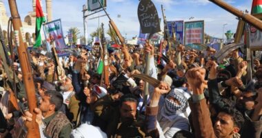 এবার যুদ্ধে যোগ দিয়ে ইসরায়েলে ক্ষেপণাস্ত্র হামলা চালালো হুথি বিদ্রোহীরা