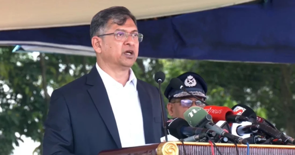 বর্তমান পোশাকে পুলিশ সন্তুষ্ট নয়, আগের পোশাকে ফিরতে সরকার কাজ করছে : স্বরাষ্ট্রমন্ত্রী