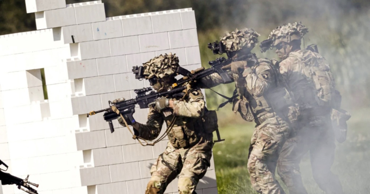 মাটিতে নামলে মার্কিন সেনাদের পাখির মতো গুলি করবে ইরান