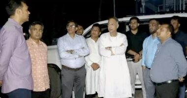 গভীর রাতে বাঘাবাড়ি ডিপোতে হঠাৎ উপস্থিত জ্বালানি মন্ত্রী, তেল সরবরাহে কঠোর বার্তা