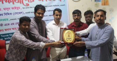 সেনবাগে ইংলিশ ক্যারিয়ারের উদ্যোগে কৃতি শিক্ষার্থী সংবর্ধনা