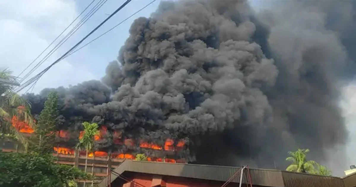 চট্টগ্রামের কারখানায় ভয়াবহ আগুন, নিয়ন্ত্রণে ৮ ইউনিট