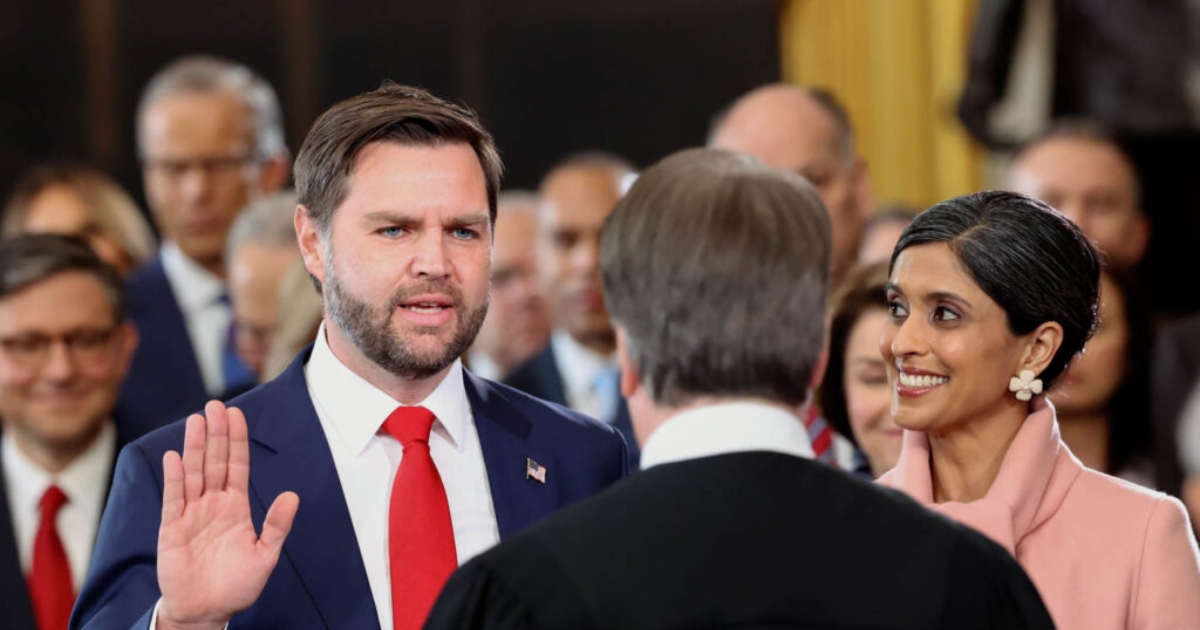 ট্রাম্পকে পেছনে ফেলে প্রেসিডেন্ট নির্বাচনে এগিয়ে ভ্যান্স