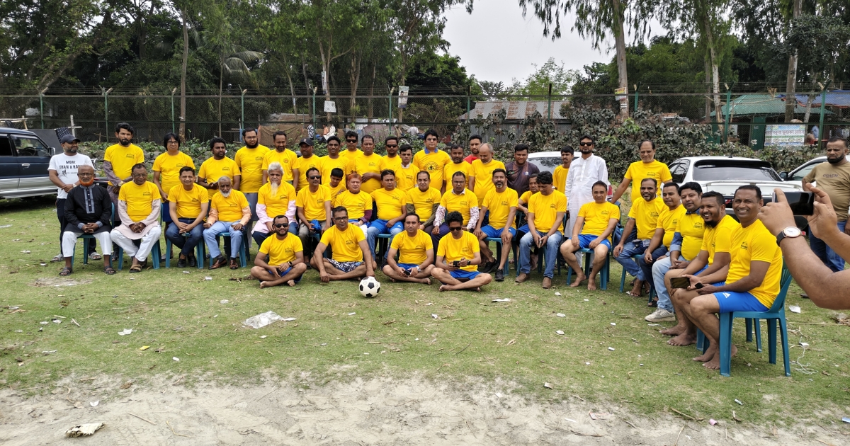 যমুনার বালুচরে সাংবাদিকদের প্রীতি ফুটবল ম্যাচ অনুষ্ঠিত