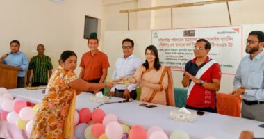 বান্দরবানে গ্রাউস–ওয়ার্ল্ড ভিশনের যৌথ সমন্বয়ে ৬৬৫ অতিদরিদ্র পরিবারের মাঝে অর্থ সহায়তা বিতরণ