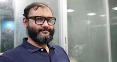 ‘সংসদ মসজিদে অজু করতে গিয়ে দেখি পানি নেই, আমার ধৈর্যই পরীক্ষা নেওয়া হচ্ছে ! ধৈর্য দাও খোদা!’ : ব্যারিস্টার আরমান