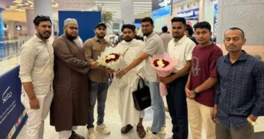 ওমরাহ করতে সৌদি আরবে পৌঁছেছেন নাহিদ ইসলাম