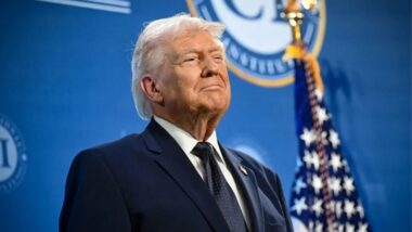 ইরানের জ্বালানি তেল ও খারগ দ্বীপের নিয়ন্ত্রণ নিতে চাই: ট্রাম্প