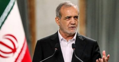 ট্রাম্পকে নিজের ঘর সামলাতে বললেন ইরানের প্রেসিডেন্ট