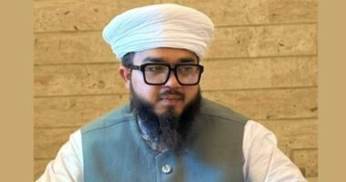 সংসদে নামাজ পড়তে গিয়ে জুতা খোয়ালেন এমপি হানজালা