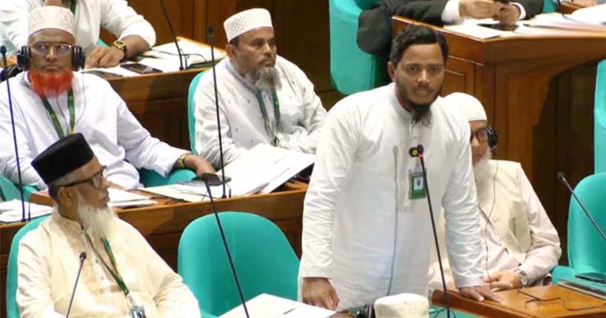 সংবিধান মানলে প্রধানমন্ত্রী অন্য দেশে, স্বরাষ্ট্রমন্ত্রীর দেশের বাইরে থাকার কথা: মাসুদ