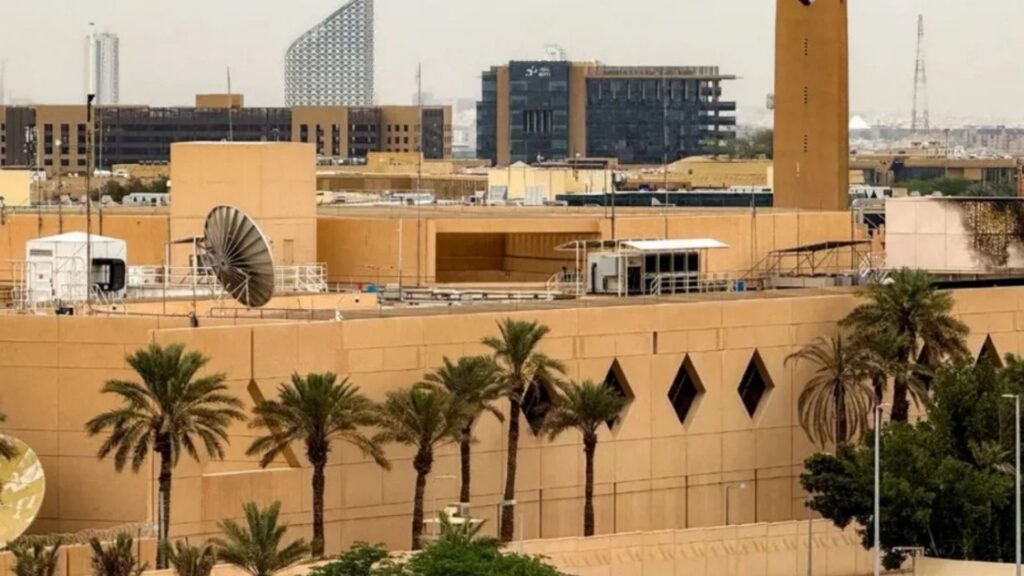 সৌদি আরব ছাড়তে মার্কিন কূটনীতিকদের নির্দেশ