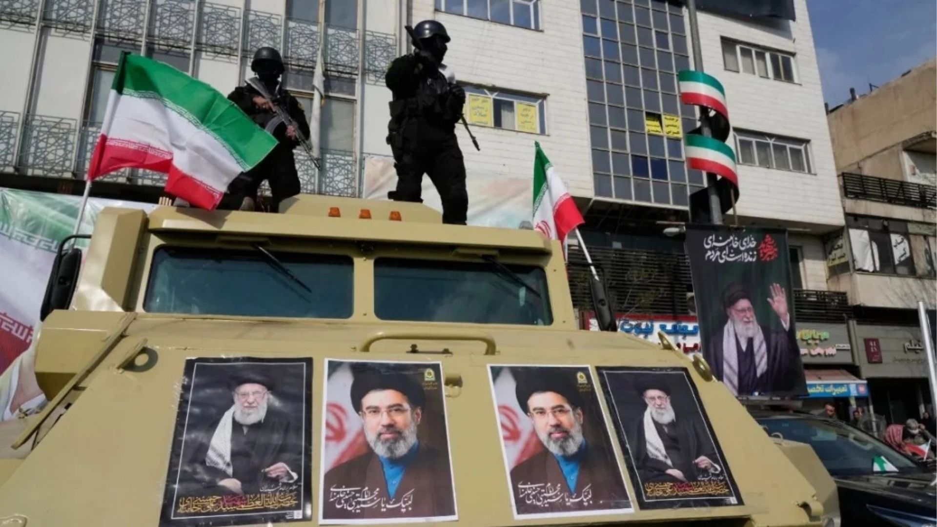 মধ্যপ্রাচ্যে হোটেল ও বাসাবাড়িতে আশ্রয় নিয়েছে হাজারো মার্কিন সেনা, খুঁজছে ইরান