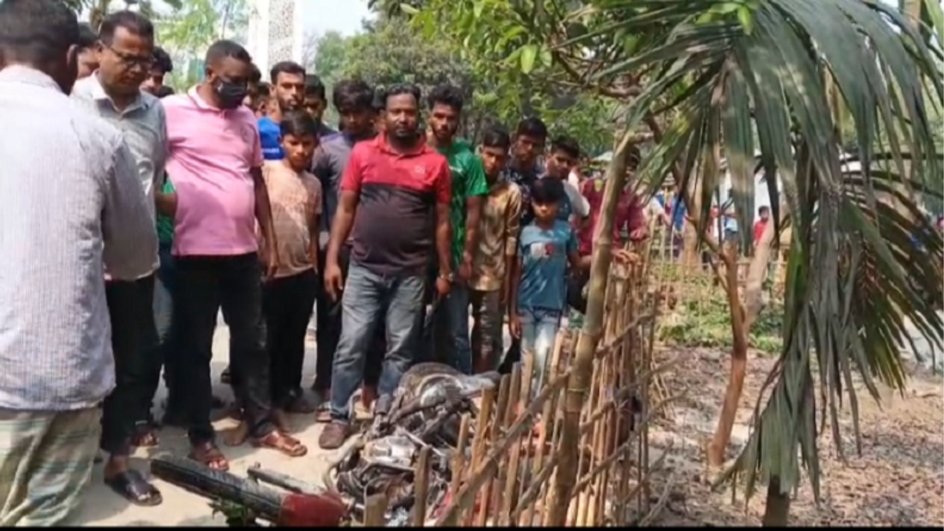 লালমনিরহাটে ট্রাকচাপায় একই পরিবারের ৩ জনের মৃত্যু