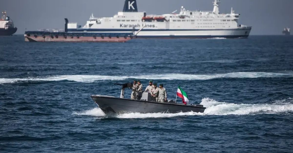 হরমুজ প্রণালিতে নতুন ফি আদায়ের পার্লামেন্টে একটি খসড়া আইন প্রস্তুত করছে: ইরান