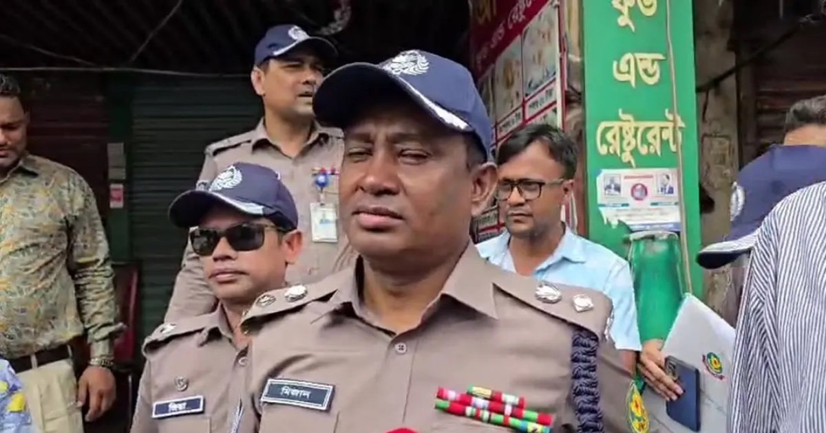 বনানীতে ফুটপাত দখলমুক্তে ডিএমপির অভিযান, জরিমানা ২৭ হাজার টাকা