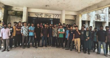 পবিপ্রবিতে ডিভিএম ডিগ্রি পুনর্বহালের দাবিতে ডিভিএম ডিসিপ্লিনের শিক্ষার্থীদের সপ্তম দিনের মতো ক্লাস পরীক্ষা বর্জন