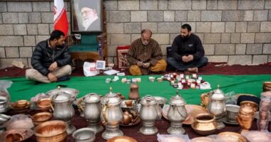 ইরানিদের জন্য গয়না-বাসনপত্রের মতো সাহায্য তুলছে ভারতীয়রা